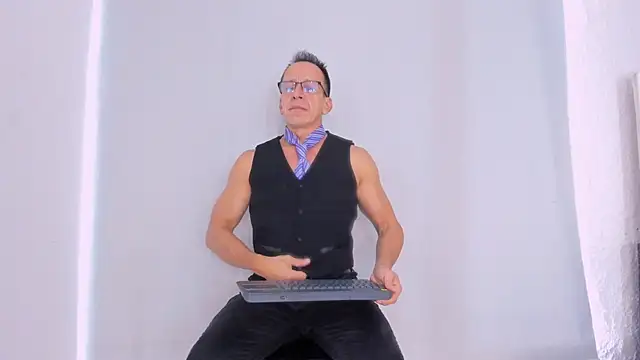 Snapshot of _axelking_ chatting on November 8, 2025, 11:43 am axelking online show from November 8, 2025, 11:43 am