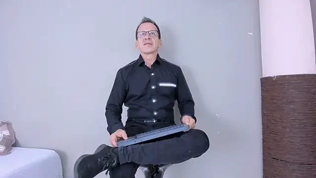 Snapshot of _axelking_ chatting on November 10, 2025, 11:53 am axelking online show from November 10, 2025, 11:53 am