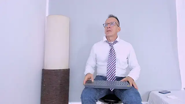 Snapshot of _axelking_ chatting on November 19, 2025, 11:43 am axelking online show from November 19, 2025, 11:43 am