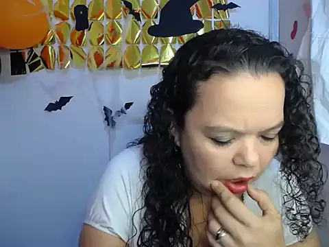 Snapshot of cherry_blond chatting on October 7, 2025, 2:25 pm cherry blond online show from October 7, 2025, 2:25 pm