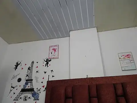 Snapshot of vauroraper chatting on October 25, 2025, 11:32 pm vauroraper online show from October 25, 2025, 11:32 pm