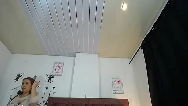 Snapshot of vauroraper chatting on October 31, 2025, 12:44 am vauroraper online show from October 31, 2025, 12:44 am