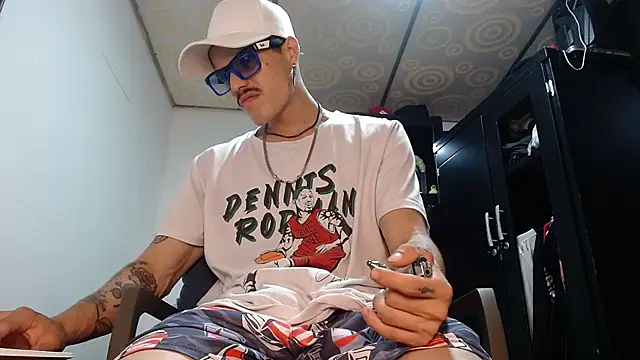 imsammytop online show from October 6, 2025, 10:51 pm