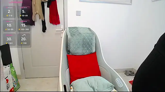 selinajuan online show from November 10, 2025, 11:48 pm