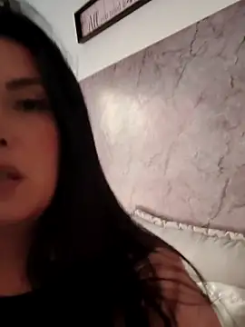 Snapshot of Nina-Velour chatting on October 6, 2025, 9:01 pm Nina-Velour online show from October 6, 2025, 9:01 pm