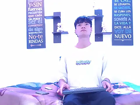 Snapshot of alex_russo__ chatting on October 12, 2025, 4:11 am alex russo online show from October 12, 2025, 4:11 am