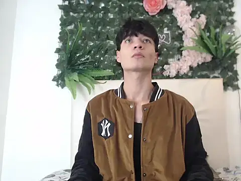 Snapshot of alex_russo__ chatting on October 25, 2025, 3:36 am alex russo online show from October 25, 2025, 3:36 am