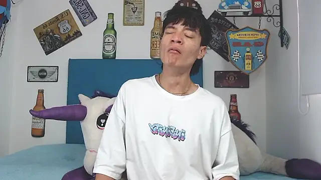 Snapshot of alex_russo__ chatting on March 19, 2026, 6:45 pm alex russo online show from March 19, 2026, 6:45 pm