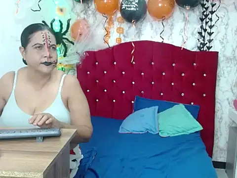 DannaLanegra2 online show from October 28, 2025, 4:42 pm