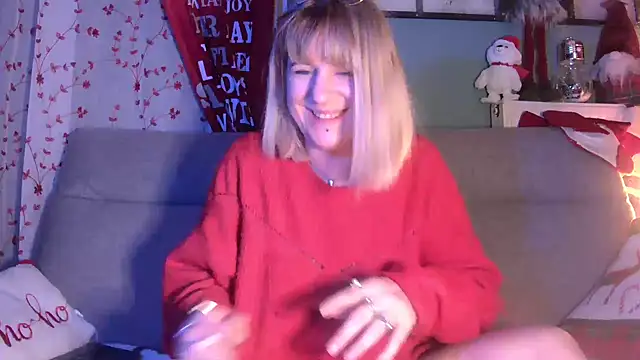 Delichieuse5 online show from December 16, 2024, 11:39 pm