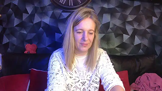 Delichieuse5 online show from January 12, 2026, 9:09 pm