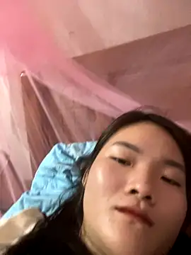 Snapshot of Beautiful-light22 chatting on October 15, 2025, 2:01 am Beautiful-light22 online show from October 15, 2025, 2:01 am