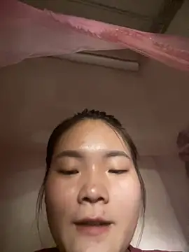 Snapshot of Beautiful-light22 chatting on October 16, 2025, 8:15 am Beautiful-light22 online show from October 16, 2025, 8:15 am