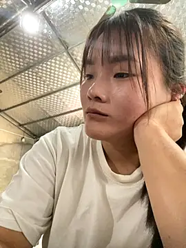 Snapshot of Beautiful-light22 chatting on October 25, 2025, 1:24 am Beautiful-light22 online show from October 25, 2025, 1:24 am