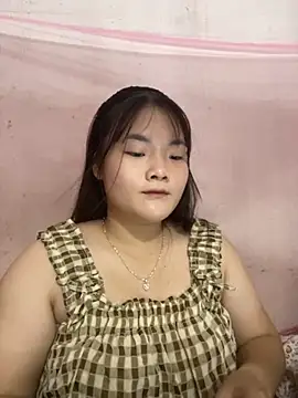 Snapshot of Beautiful-light22 chatting on November 4, 2025, 8:02 am Beautiful-light22 online show from November 4, 2025, 8:02 am