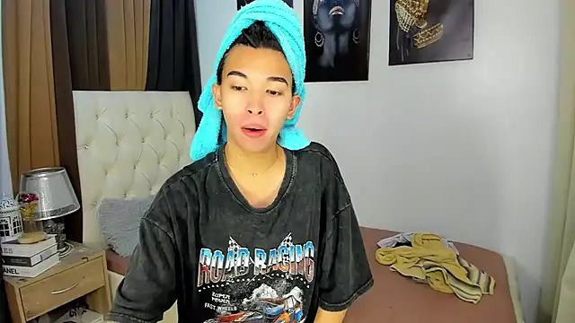 Yourdreamgoddess online show from November 3, 2025, 3:57 pm