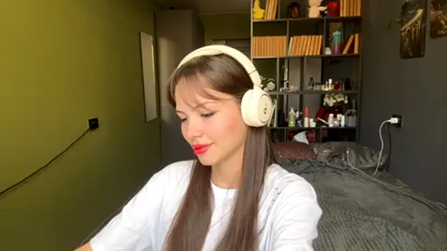 MysticAlisa online show from October 15, 2025, 7:19 am