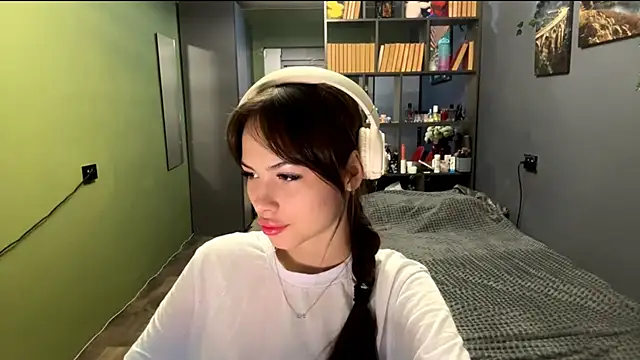 MysticAlisa online show from October 17, 2025, 10:07 am