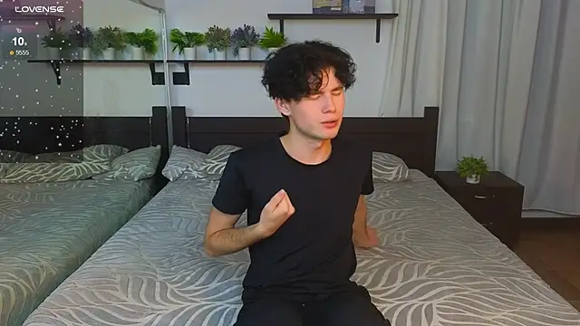 Cute Mike online show from November 18, 2025, 4:55 pm