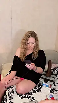amandatheblondewife online show from July 17, 2026, 9:16 am