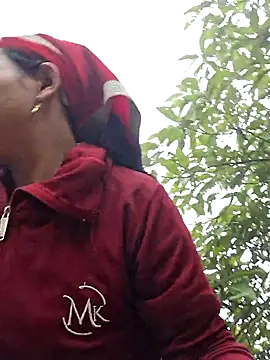 miomio-12 online show from November 6, 2025, 12:44 am