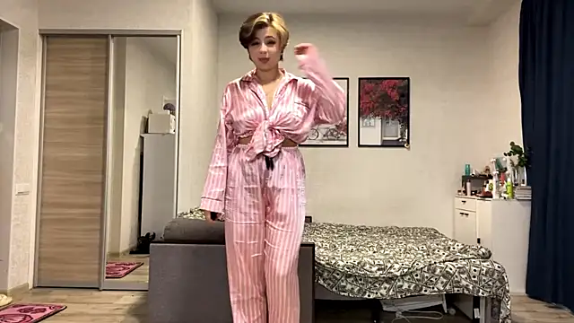 Snapshot of LunaMoonstar chatting on October 5, 2025, 11:08 am LunaMoonstar online show from October 5, 2025, 11:08 am