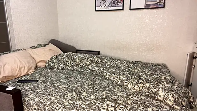 Snapshot of LunaMoonstar chatting on October 12, 2025, 8:08 pm LunaMoonstar online show from October 12, 2025, 8:08 pm