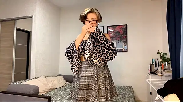 Snapshot of LunaMoonstar chatting on October 18, 2025, 5:25 pm LunaMoonstar online show from October 18, 2025, 5:25 pm