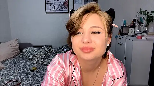 Snapshot of LunaMoonstar chatting on October 30, 2025, 2:29 pm LunaMoonstar online show from October 30, 2025, 2:29 pm