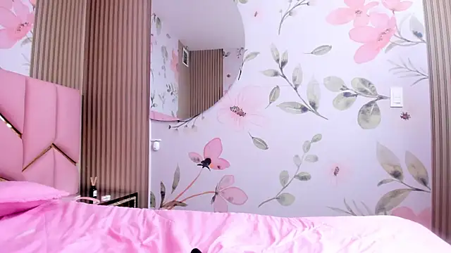 Laia 18 online show from November 23, 2025, 12:16 pm