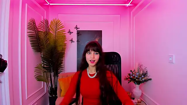 TiffanyYounge online show from November 17, 2025, 7:41 pm