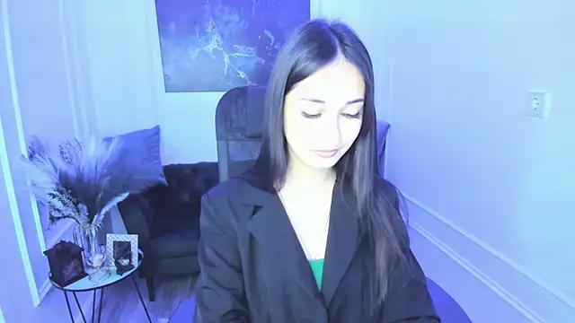 TiffanyYounge online show from March 10, 2026, 4:50 am