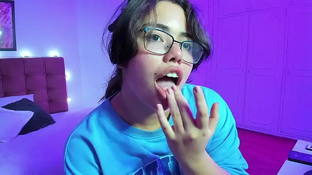 Snapshot of annie_rose11 chatting on October 12, 2025, 4:11 am annie rose11 online show from October 12, 2025, 4:11 am