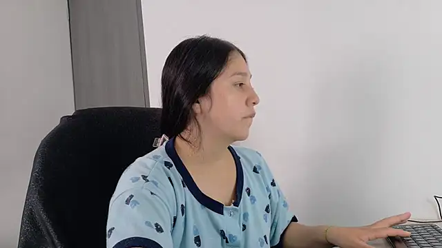 Snapshot of KOREN_JALAA chatting on June 6, 2026, 5:28 pm KOREN JALAA online show from June 6, 2026, 5:28 pm