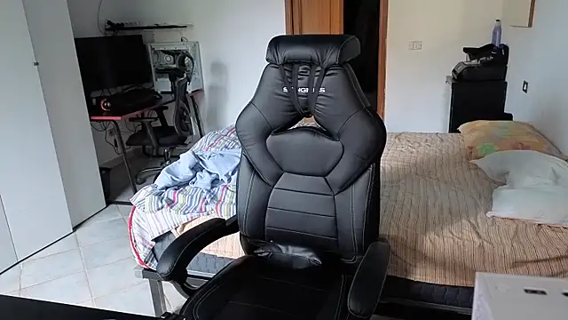 Al3xox02 online show from February 11, 2026, 9:47 am