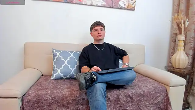 Leoo Miller online show from October 8, 2025, 8:50 pm