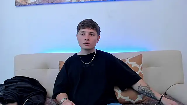 Leoo Miller online show from October 20, 2025, 9:04 pm