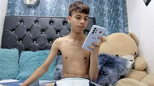 sexyboys cutex18 online show from November 24, 2025, 8:19 pm