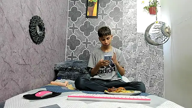 sexyboys cutex18 online show from December 21, 2025, 9:00 pm