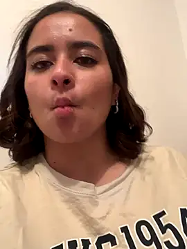 Snapshot of miawallace00 chatting on October 5, 2025, 2:54 am miawallace00 online show from October 5, 2025, 2:54 am