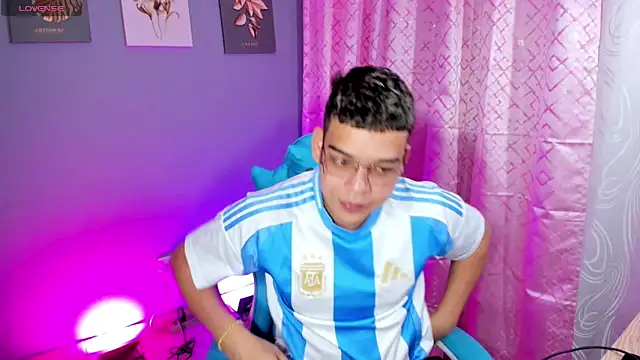 alex boyy online show from October 5, 2025, 1:04 am