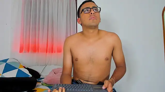 Snapshot of Sexy_Couple_Xx chatting on October 13, 2025, 4:12 am Sexy Couple Xx online show from October 13, 2025, 4:12 am