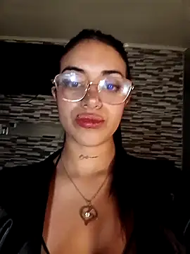 Carla Bennett   online show from October 11, 2025, 6:12 am