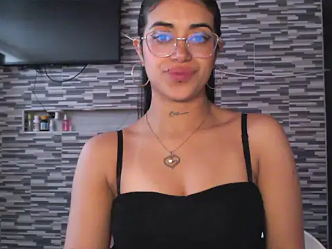 Carla Bennett   online show from November 4, 2025, 11:31 am