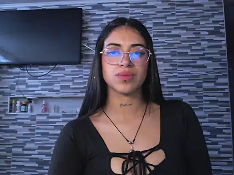 Carla Bennett   online show from November 7, 2025, 11:43 am