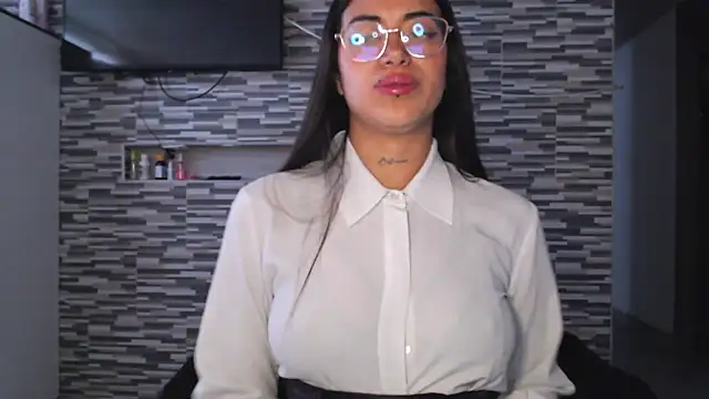 Carla Bennett   online show from November 18, 2025, 11:47 am