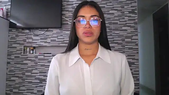 Carla Bennett   online show from November 19, 2025, 11:21 am