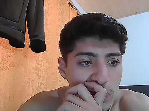Snapshot of JULIANGREY chatting on October 5, 2025, 8:29 pm JULIANGREY online show from October 5, 2025, 8:29 pm