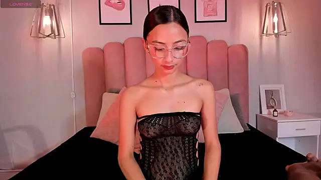 lena martinn online show from May 28, 2026, 7:33 pm