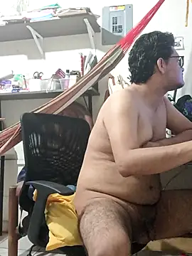 Snapshot of JoseChubby chatting on October 6, 2025, 9:34 pm JoseChubby online show from October 6, 2025, 9:34 pm
